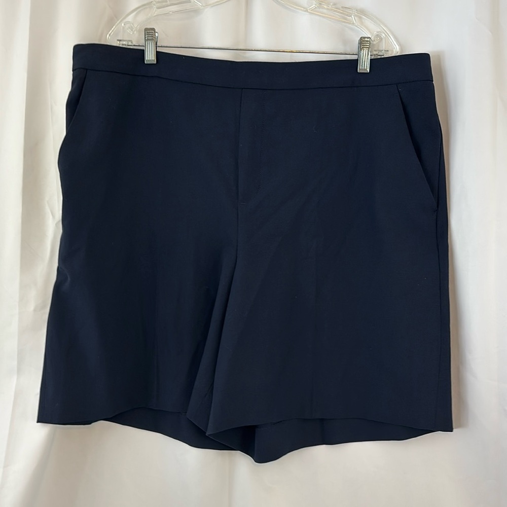Banana Republic sz20 navy Hayden Pull-On Shorts…